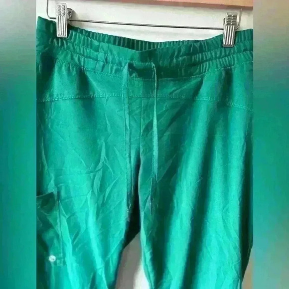 Barco One Scrub Set - 5 Pocket Top XS and Jogger Pants S  EUC Hunter Green - Picture 12 of 16
